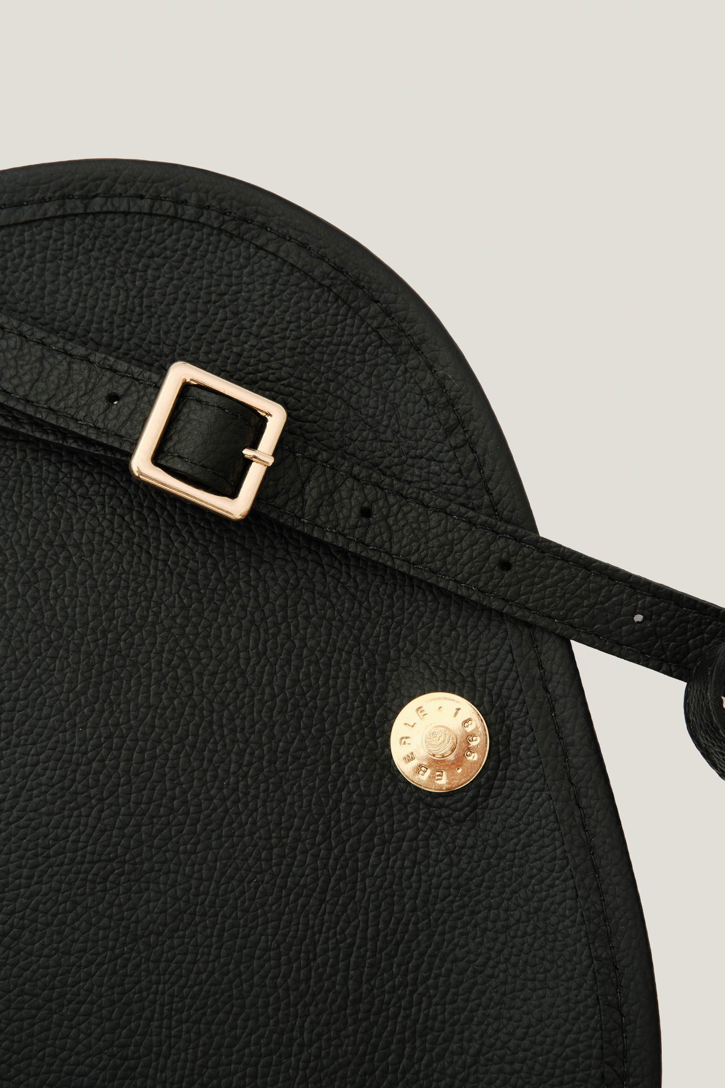 Bolsa de Couro Half Moon - Preta