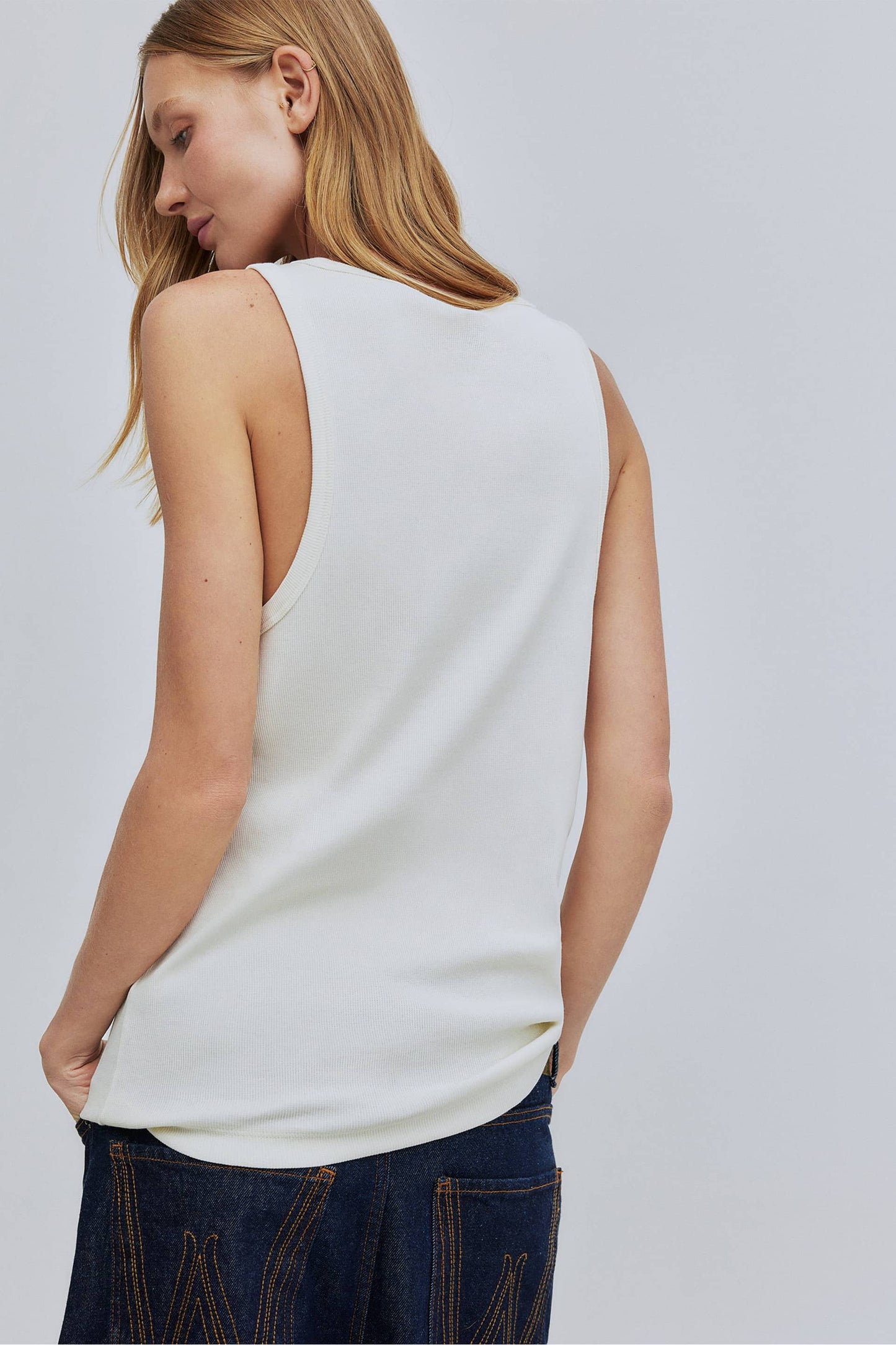 Regata Monograma Algodão Peruano Hering + Welcome - Off White
