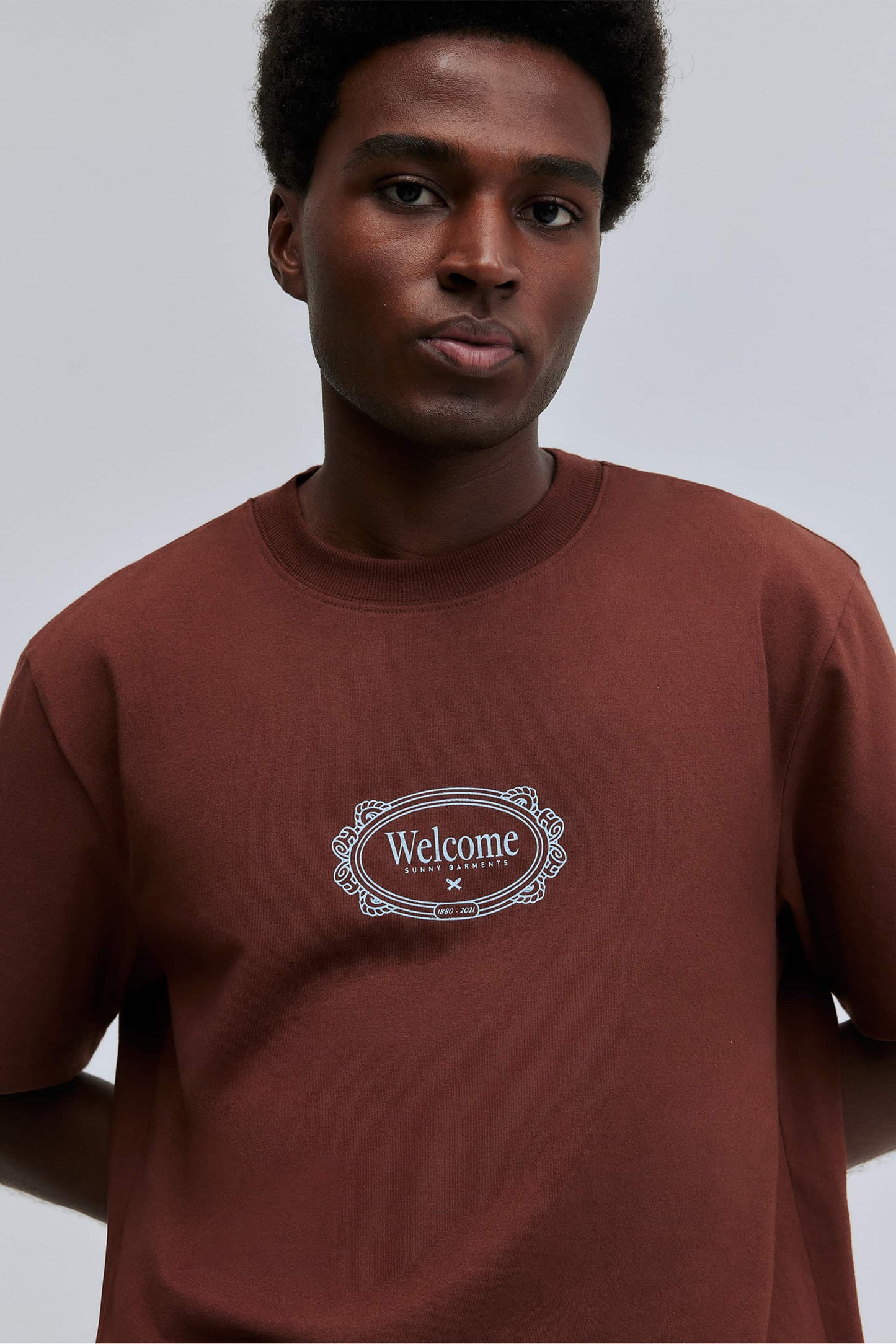 T-shirt Comfort Fit Frame Hering + Welcome - Marrom