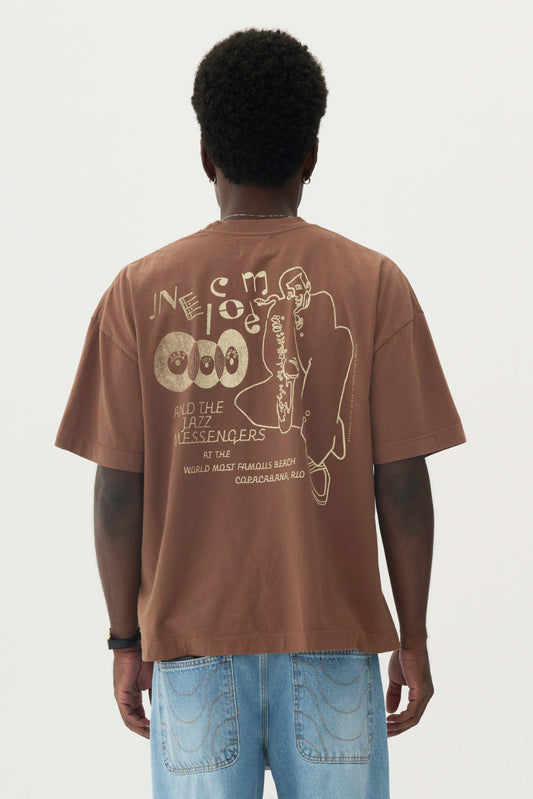 T-Shirt Boxy Fit Jazz Messenger - Marrom