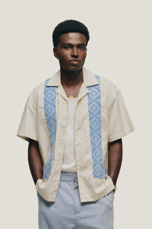 Camisa Sheen Bordado - Off White e Azul