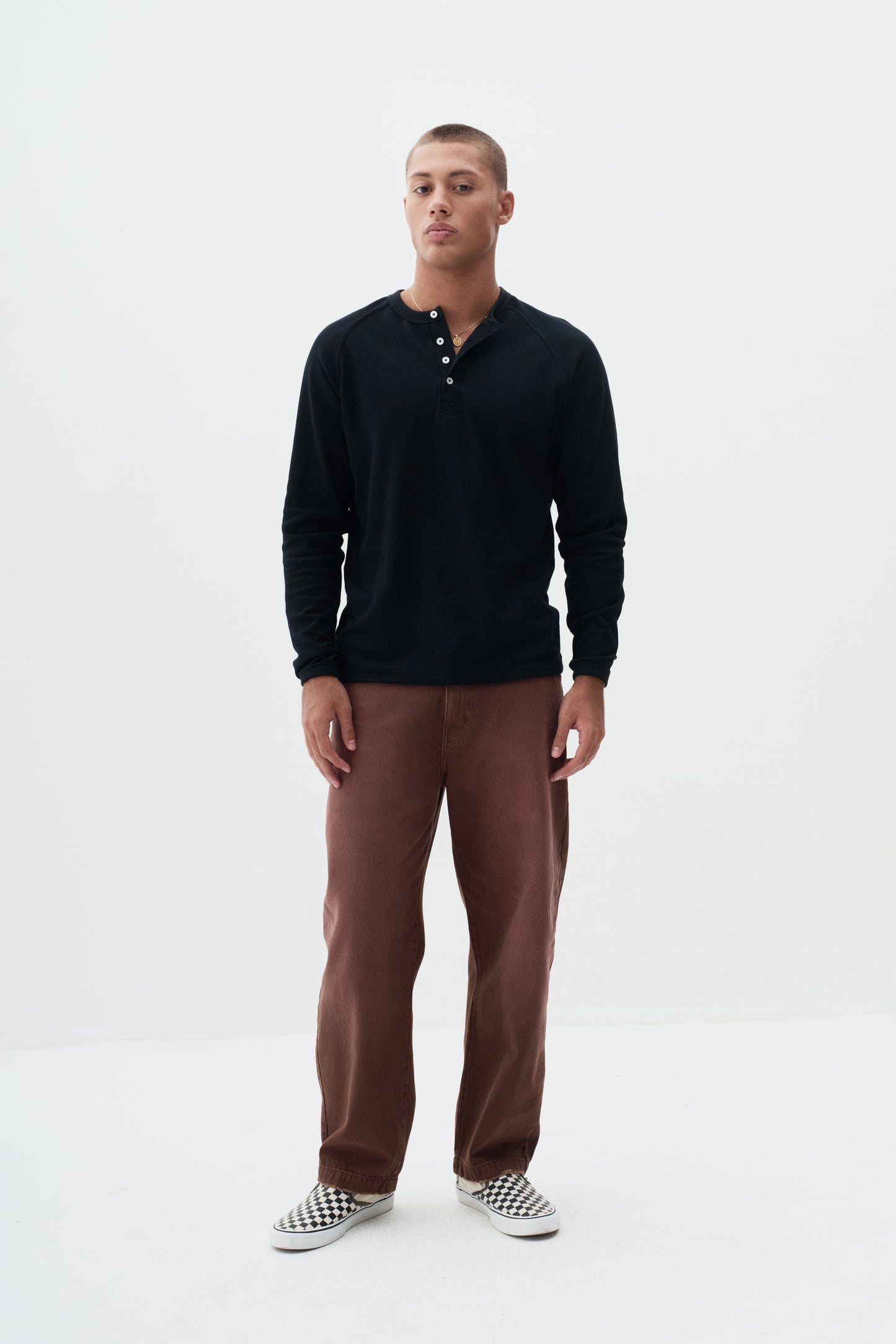 T-shirt Regular Fit Henley Manga Longa - Preto
